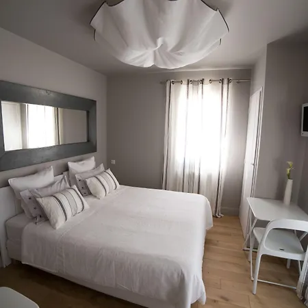 D'hotes Arima Πανσιόν 3*