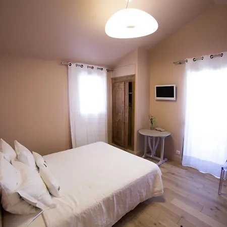 D'hotes Arima Πανσιόν